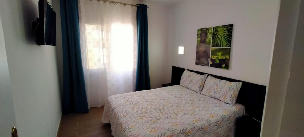 Apartamento Luminoso Y Bonito Con Piscina En Frente Del Mar