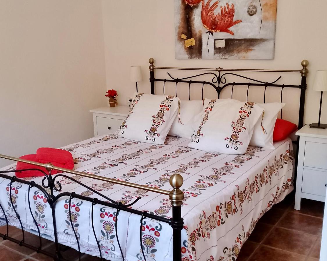 Villa Consuelo - Quiet Location Close To Buzanada