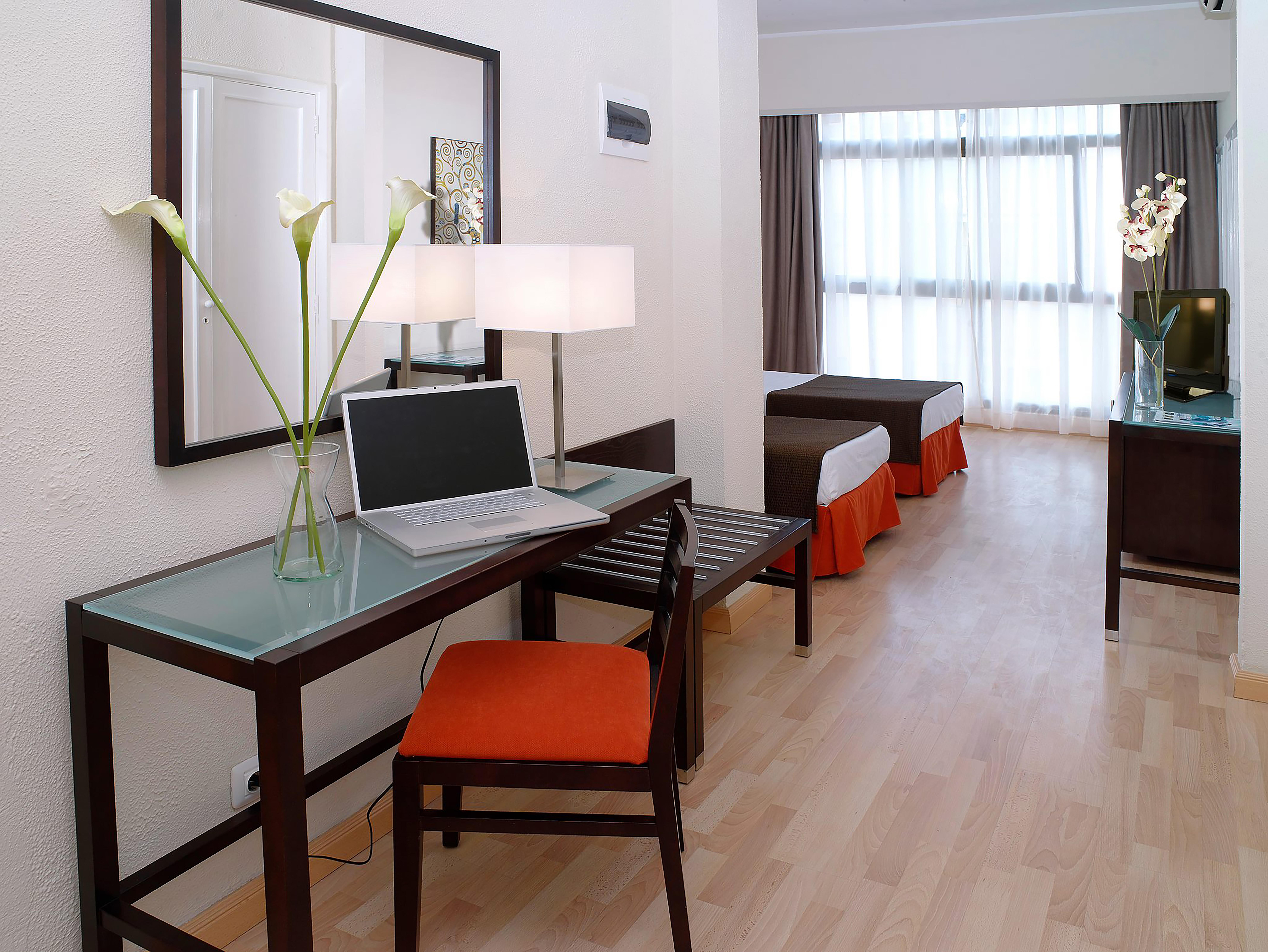 Adonis Pelinor Hotel 2*