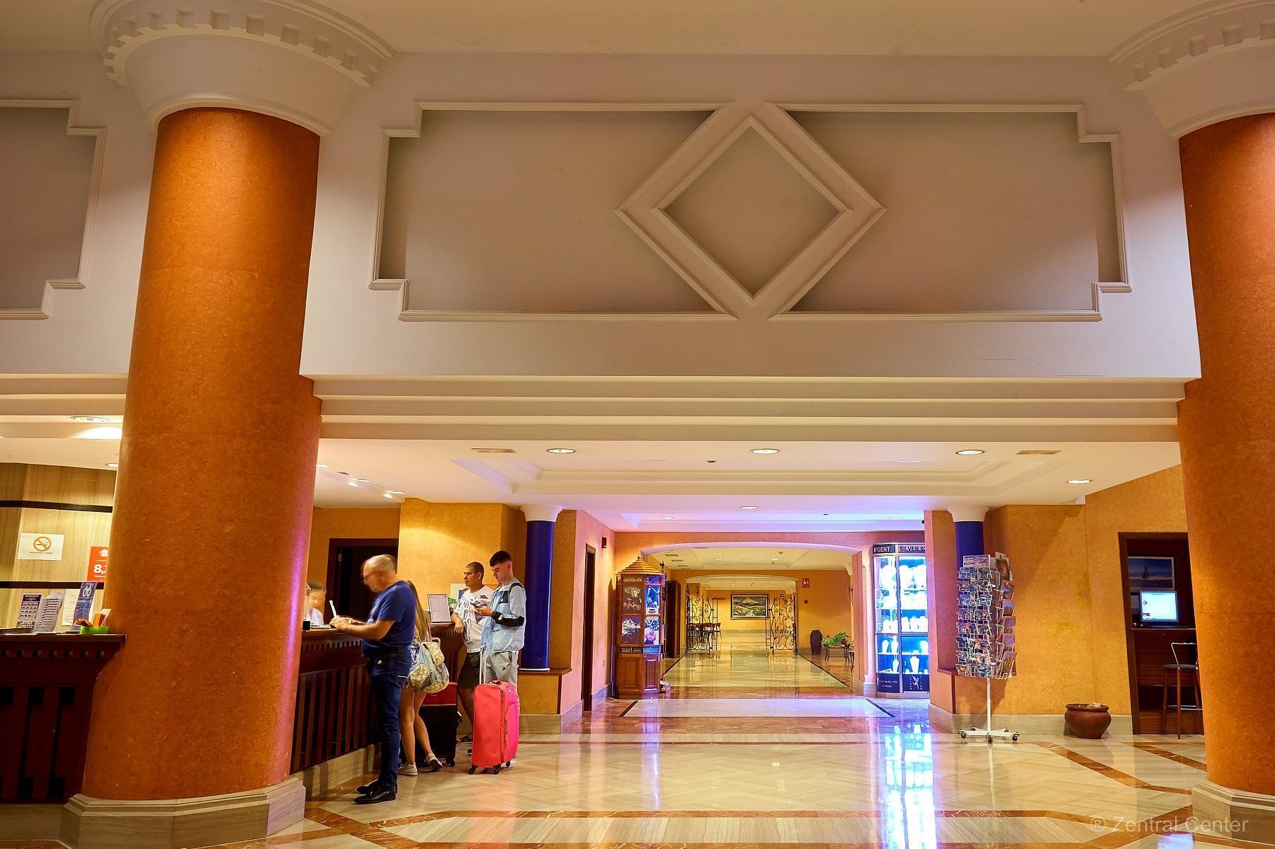 Hotel Zentral Center - Adults Only 4*