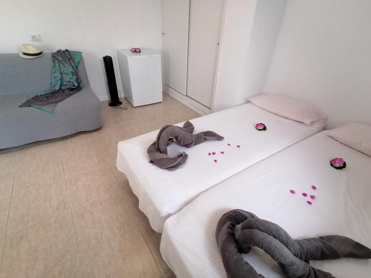 Small Studio, 50 M Front Of The Ocean & Free Wifi *