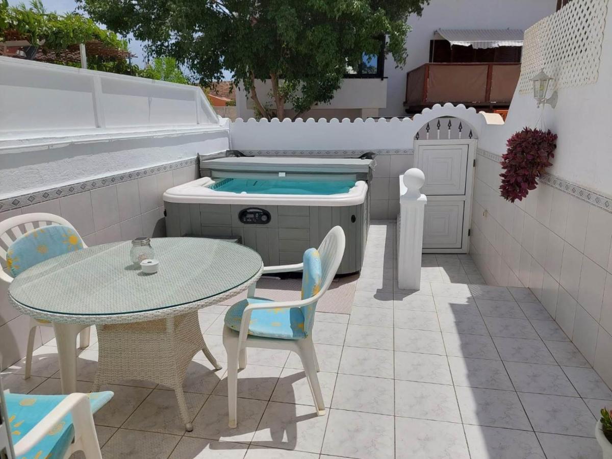 Hébergement de vacances Jacuzzi House Sunflower *