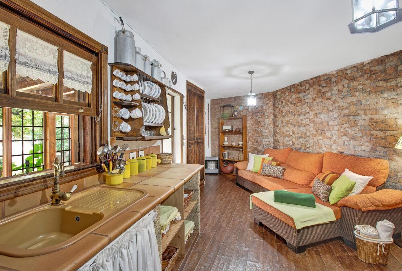 Carmenes Villa *