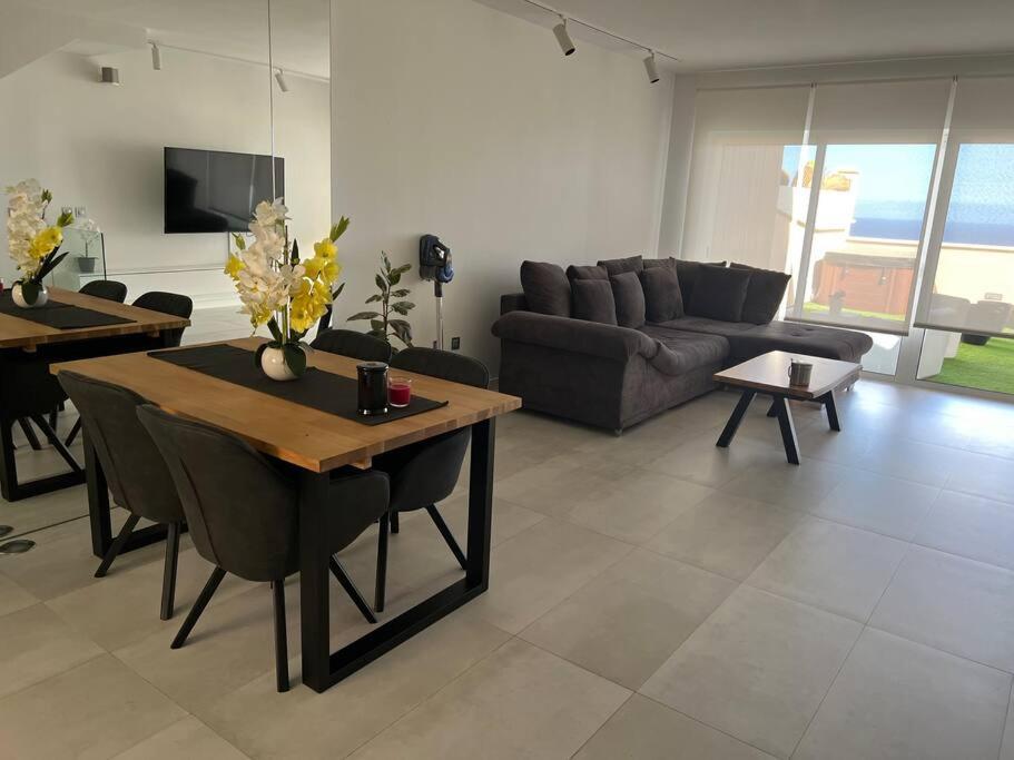 De Lujo Con Piscina Y Vistas Al Mar Holiday home *