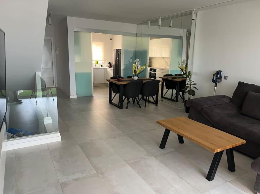 De Lujo Con Piscina Y Vistas Al Mar Holiday home