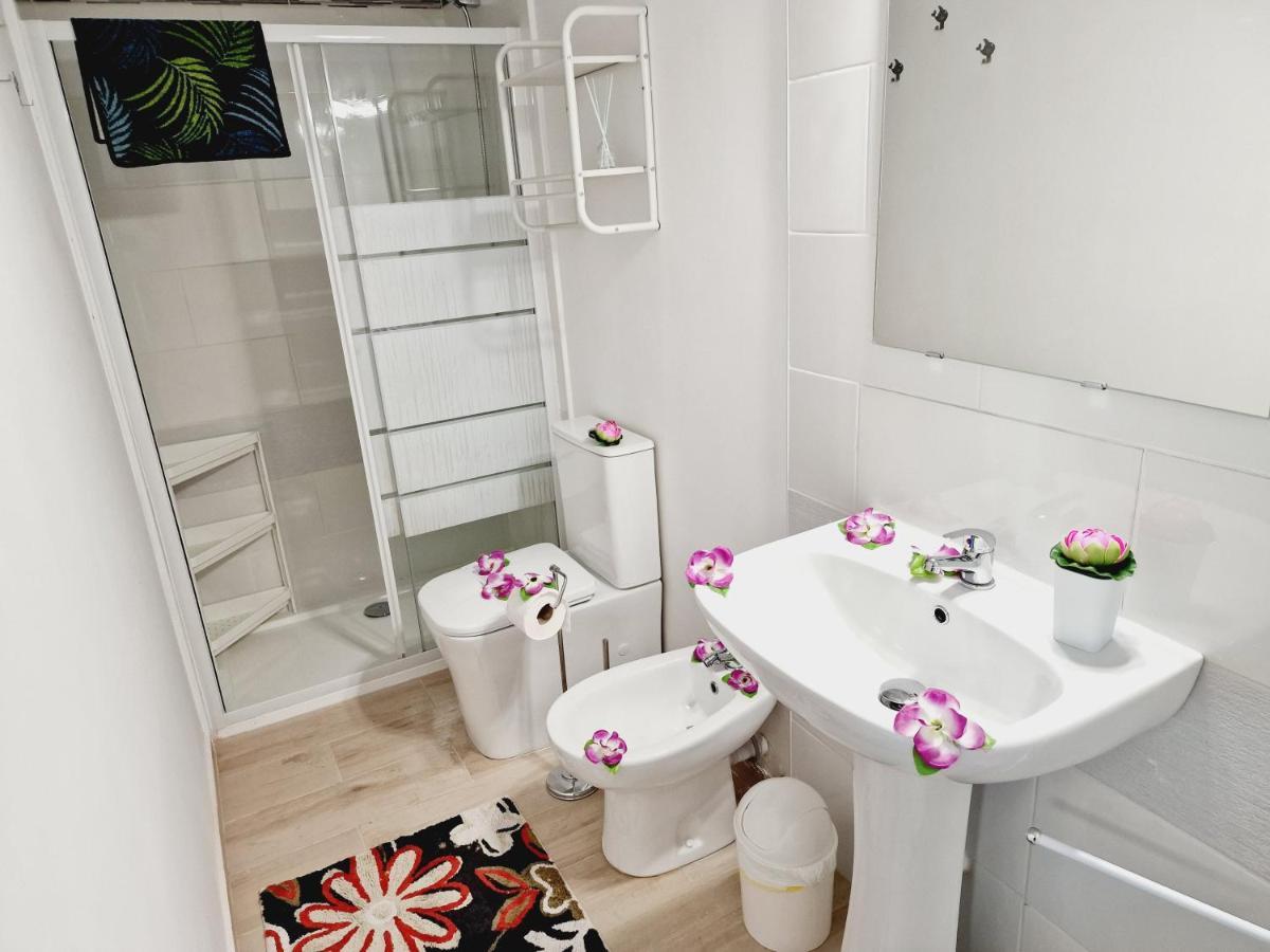301, 2 Bedrooms, Near Playa De Americas & Free Wifi Playa de las Américas
