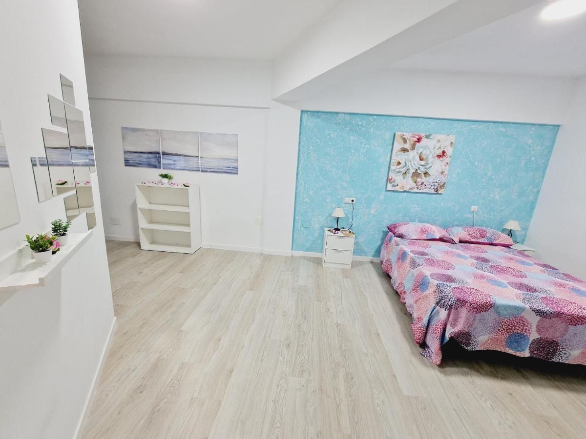 Hébergement de vacances 301, 2 Bedrooms, Near Playa De Americas & Free Wifi *