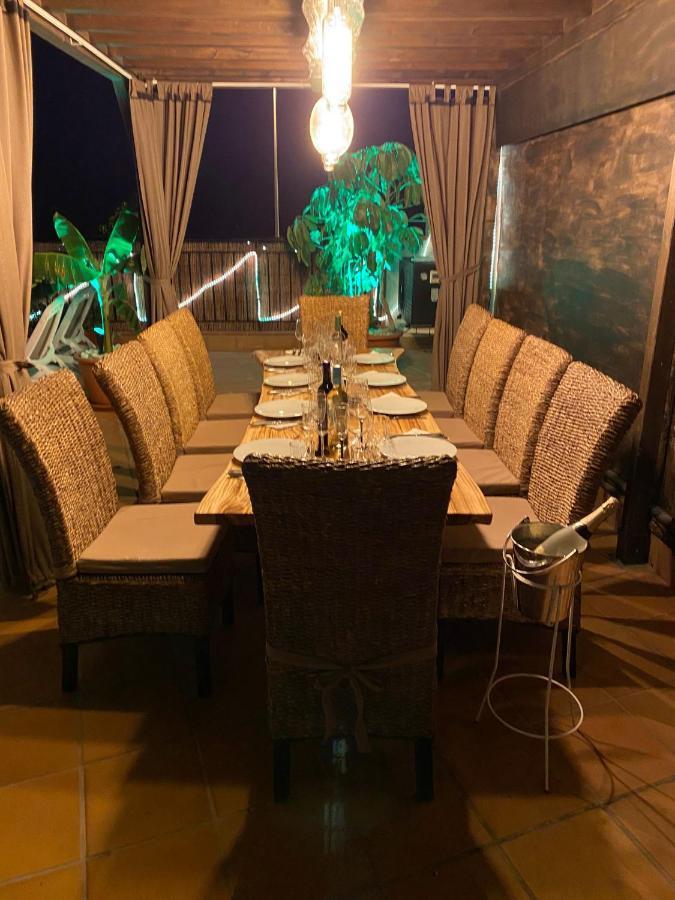 Blossom In The Beautiful Area Of Puerto Santiago Tenerife With 5 Bedrooms For Up To 10 Guests Private Swimming Pool And Many Other Activities To Entertain The Family Secure Parking For 2 Cars And Disabled Access Throughout Villa Puerto de Santiago (Tenerife)