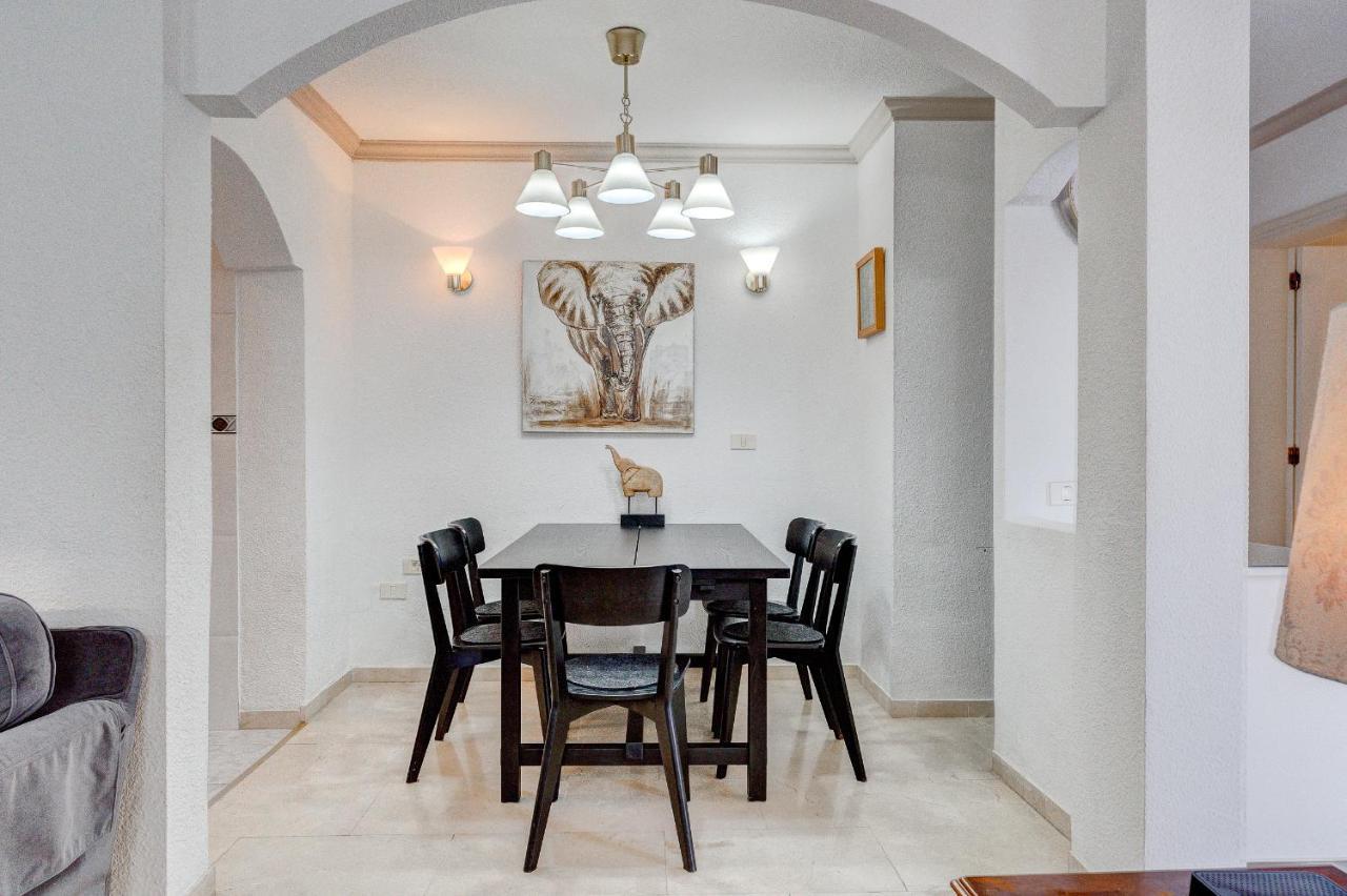 Marvelous - La Caleta Villa *