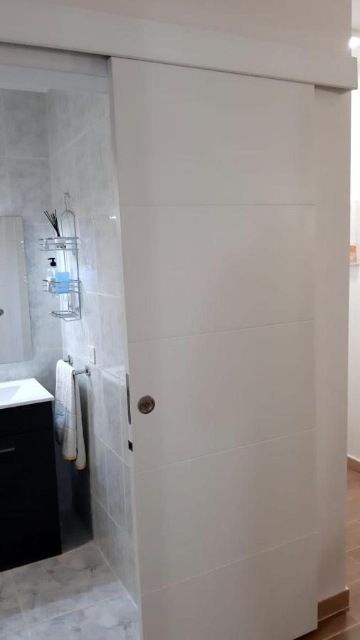 Apartamento Luminoso Y Bonito Con Piscina En Frente Del Mar Los Cristianos (Tenerife)