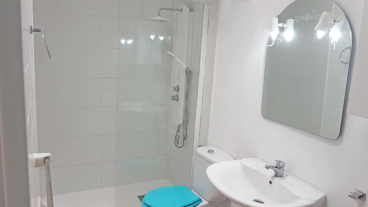 Aquamarine Marfil - Sun And Pool