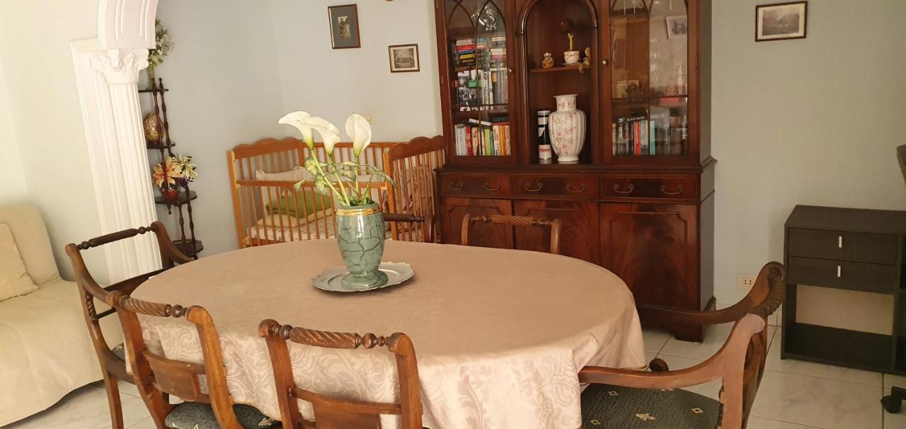 Violetta Villa *
