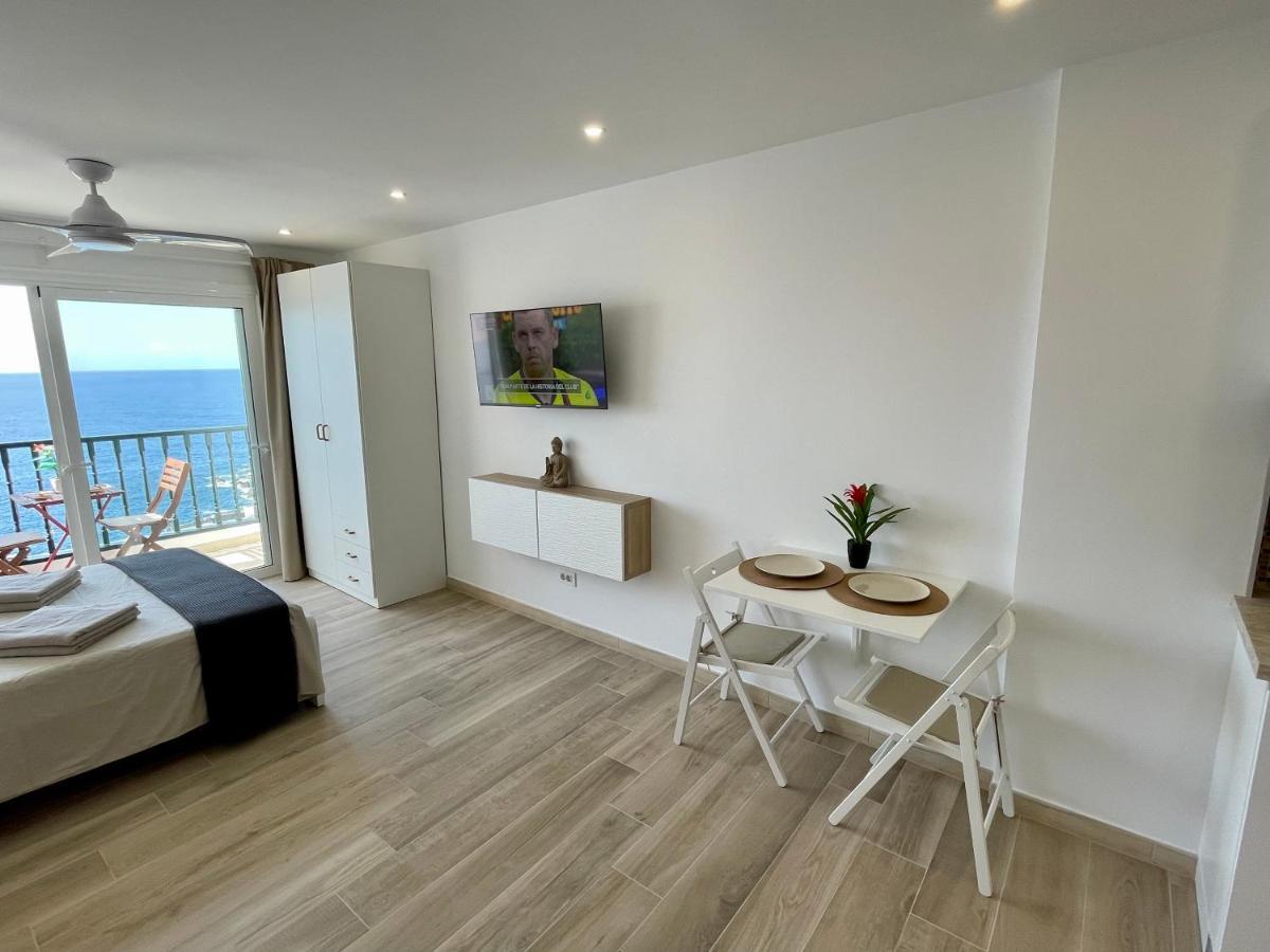Apartment Amazing Sea Views From Cozy Studio.