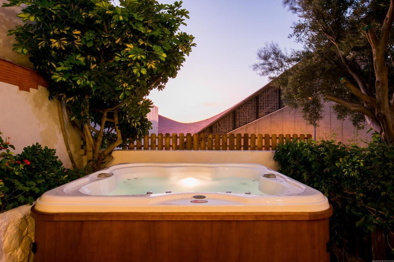 True Canarian 6 Bedrooms With Hot Tub * Callao Salvaje