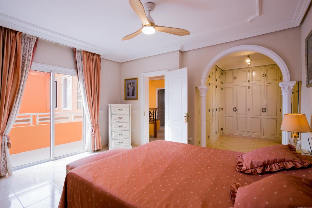True Canarian 6 Bedrooms With Hot Tub Villa *