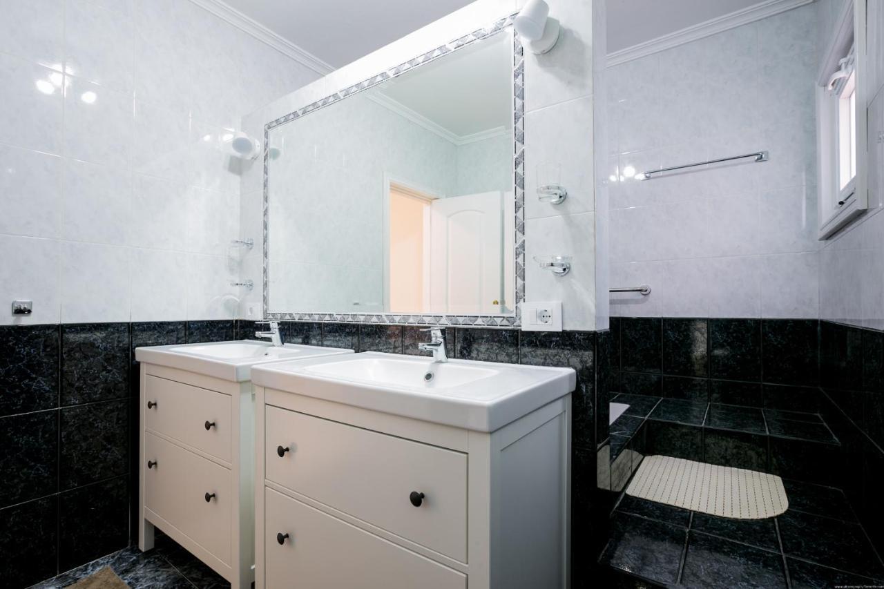 True Canarian 6 Bedrooms With Hot Tub Callao Salvaje