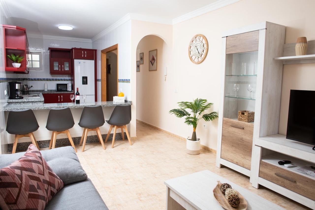 Apto Isa: Amplio Y Acogedor Apto De 75m Con Terraza, Aire Acondicionado Y Parking Gratuito Apartamento Los Abrigos