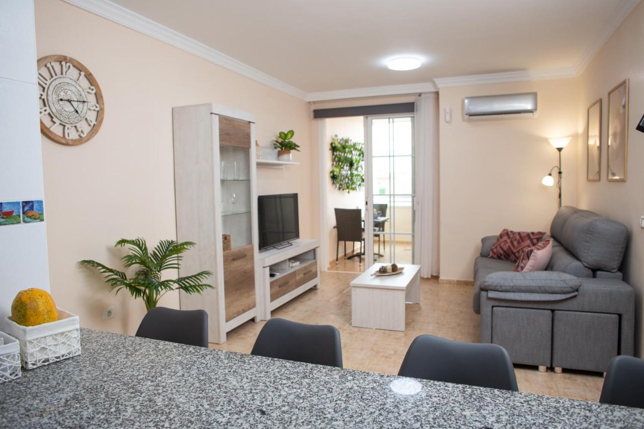 Apartamento Apto Isa: Amplio Y Acogedor Apto De 75m Con Terraza, Aire Acondicionado Y Parking Gratuito *