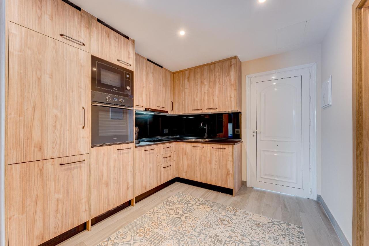 Exclusive 2bedrm Aircon 200m Apartment *