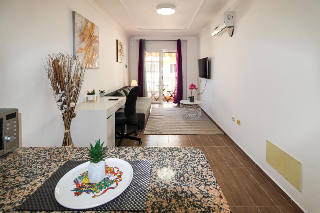 Beautiful Renovated With Air Conditioning Just Steps From The Sea In Appartement