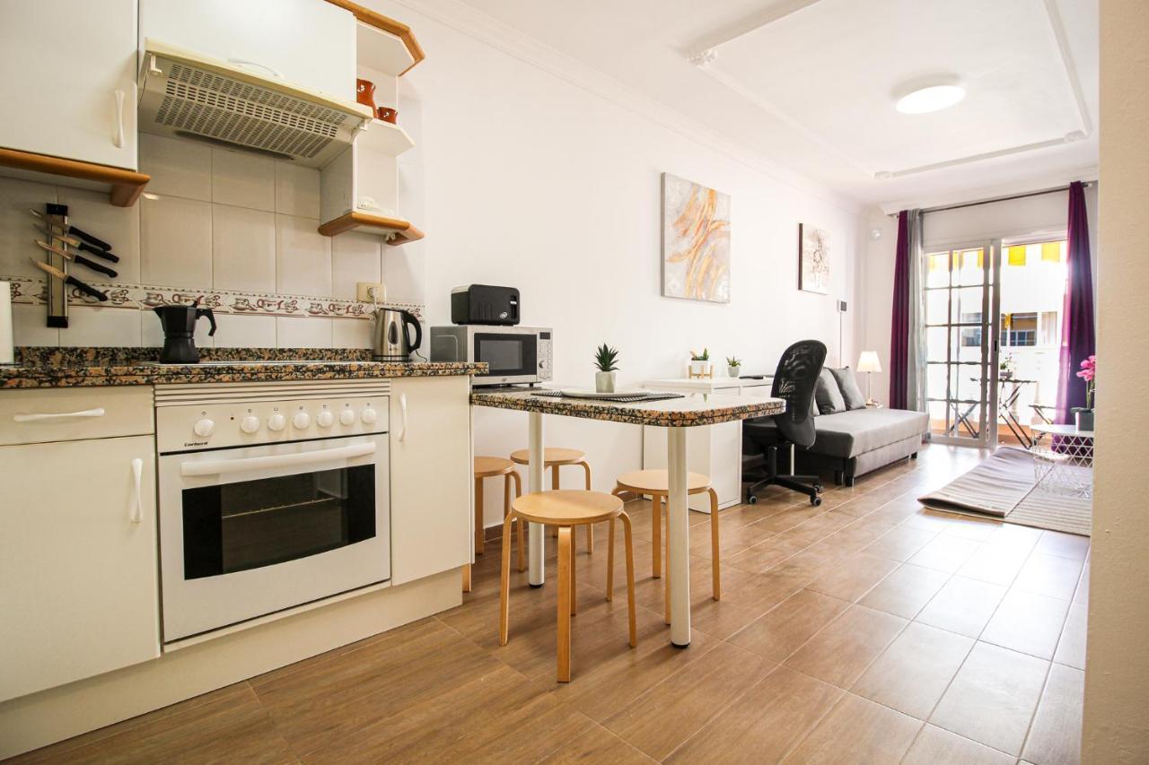 Beautiful Renovated With Air Conditioning Just Steps From The Sea In Appartement