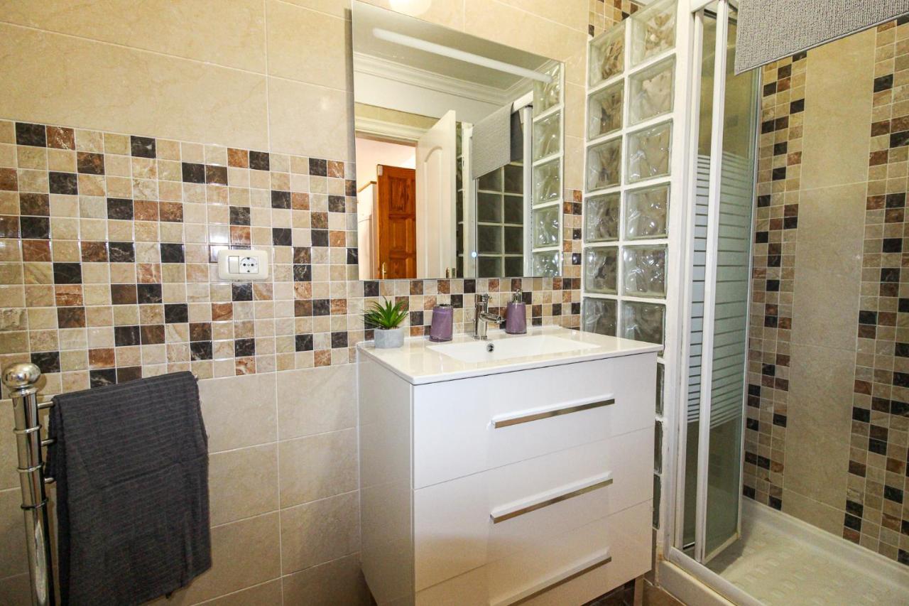 Beautiful Renovated With Air Conditioning Just Steps From The Sea In Appartement Playa de San Juan (Tenerife)