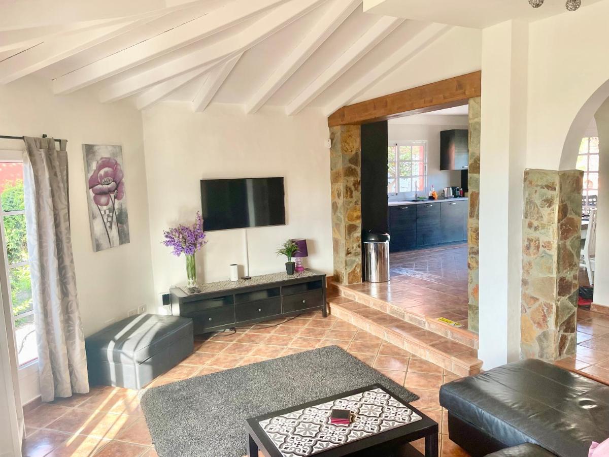 Consuelo - Quiet Location Close To Villa