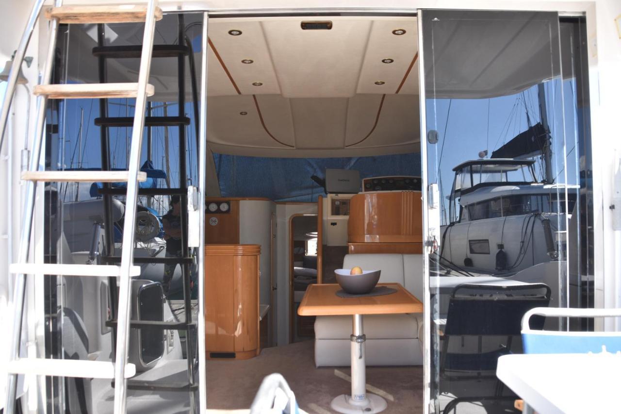 Luxury Yacht Kamikara Hotel en barco *