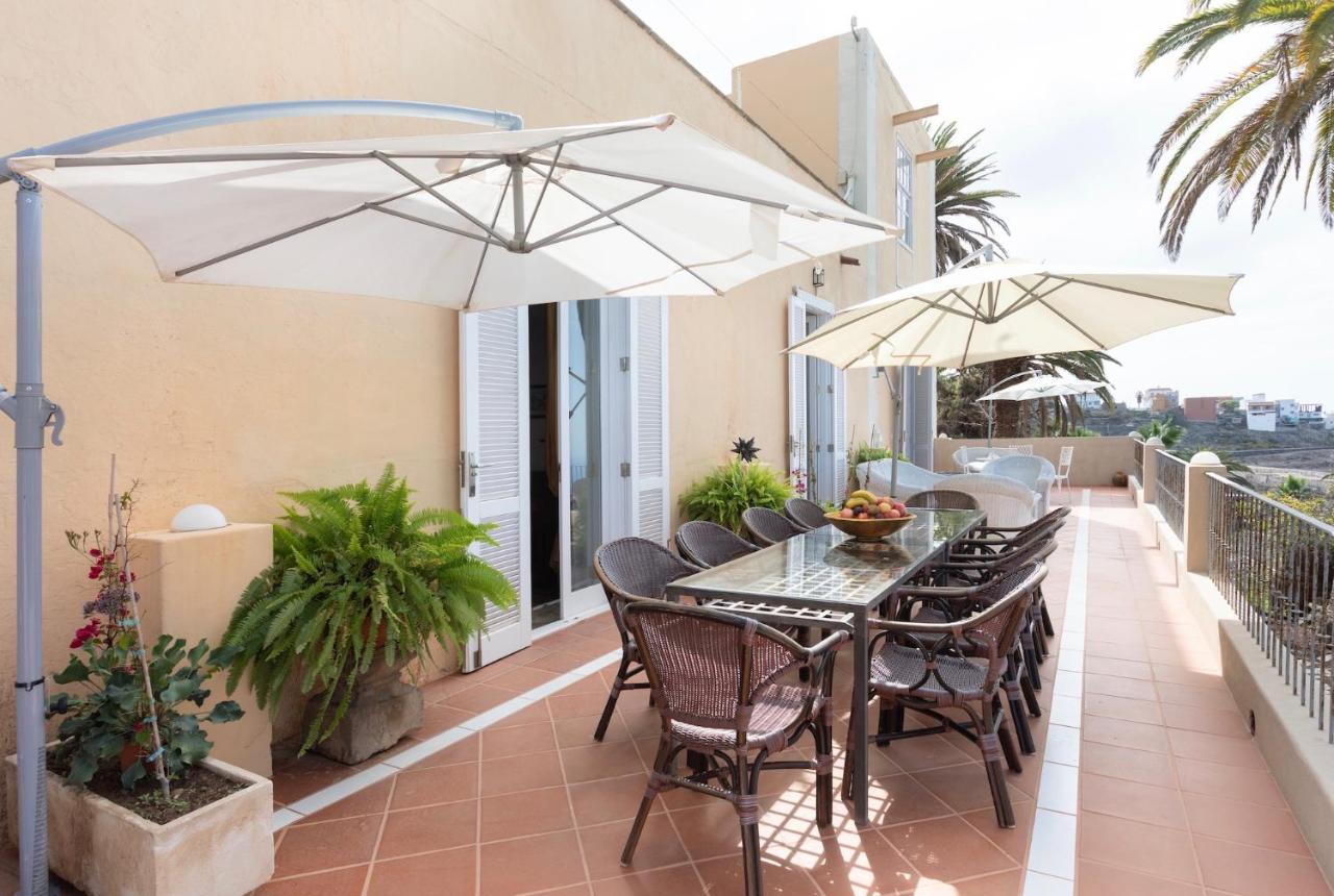 Detached With Garden, Heated And Private Pool, Sea View, Parking Free Villa