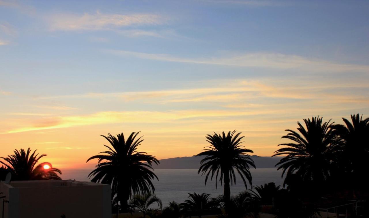Villa Detached With Garden, Heated And Private Pool, Sea View, Parking Free