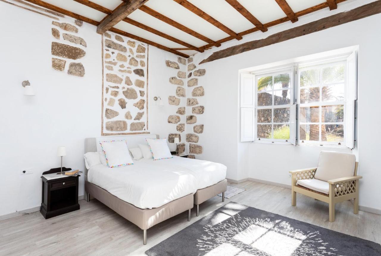 Detached With Garden, Heated And Private Pool, Sea View, Parking Free Villa