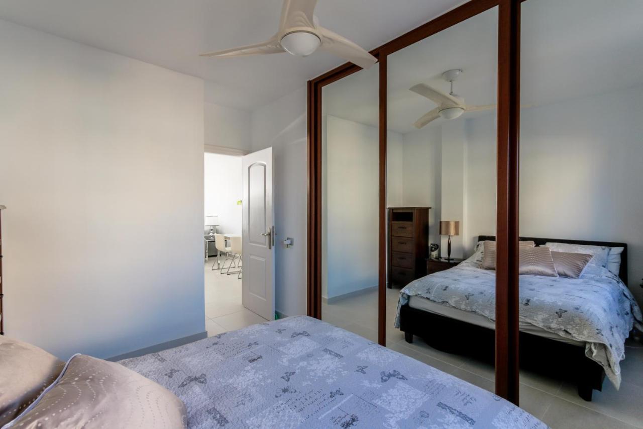 Golf View - Stunning Ocean View Golf Del Sur Apartment San Miguel de Abona