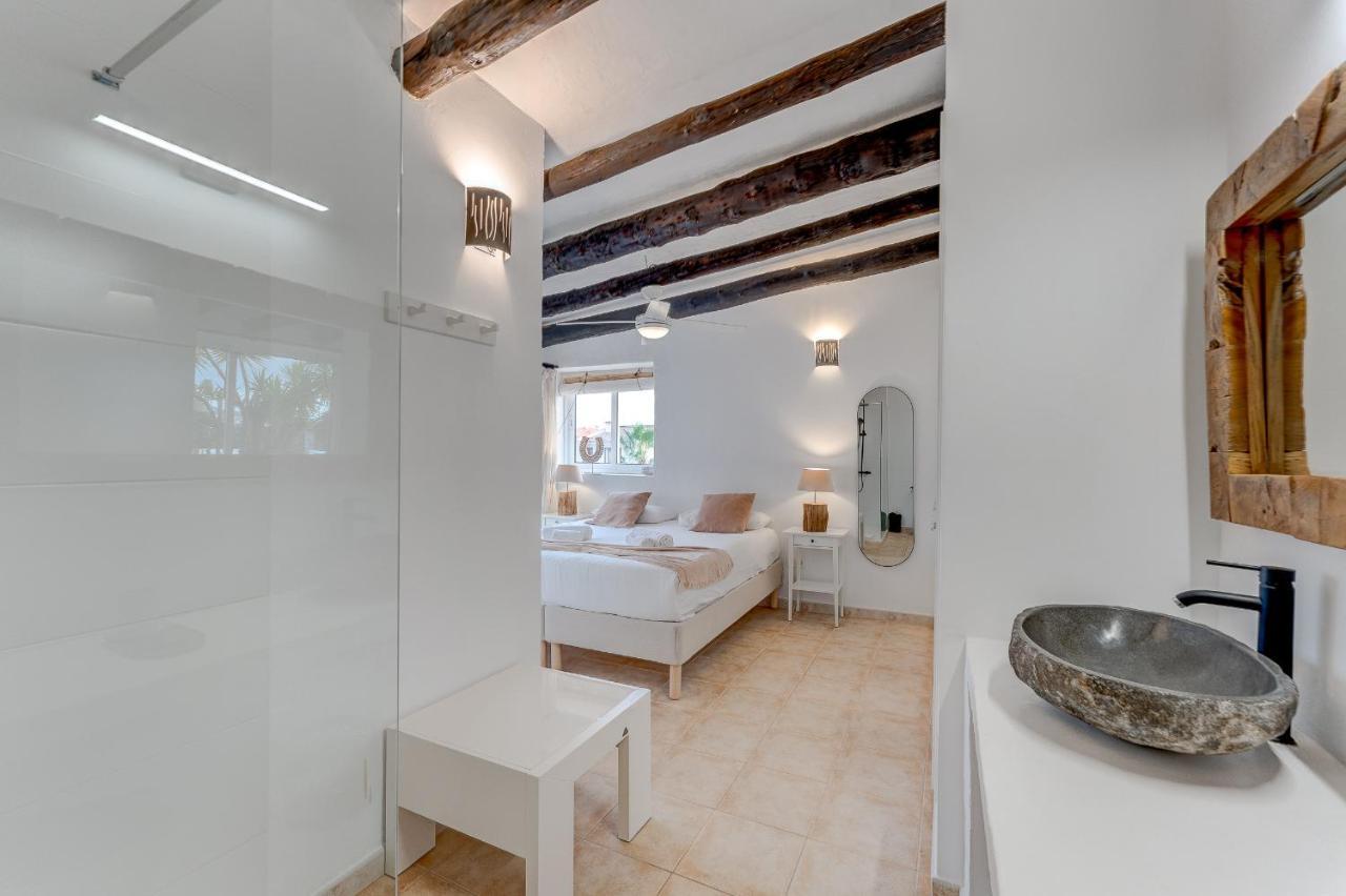 Charming With Private And Heated Pool