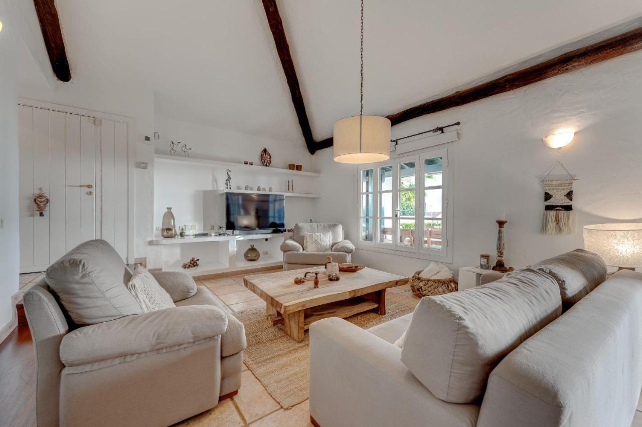 Villa Charming With Private And Heated Pool