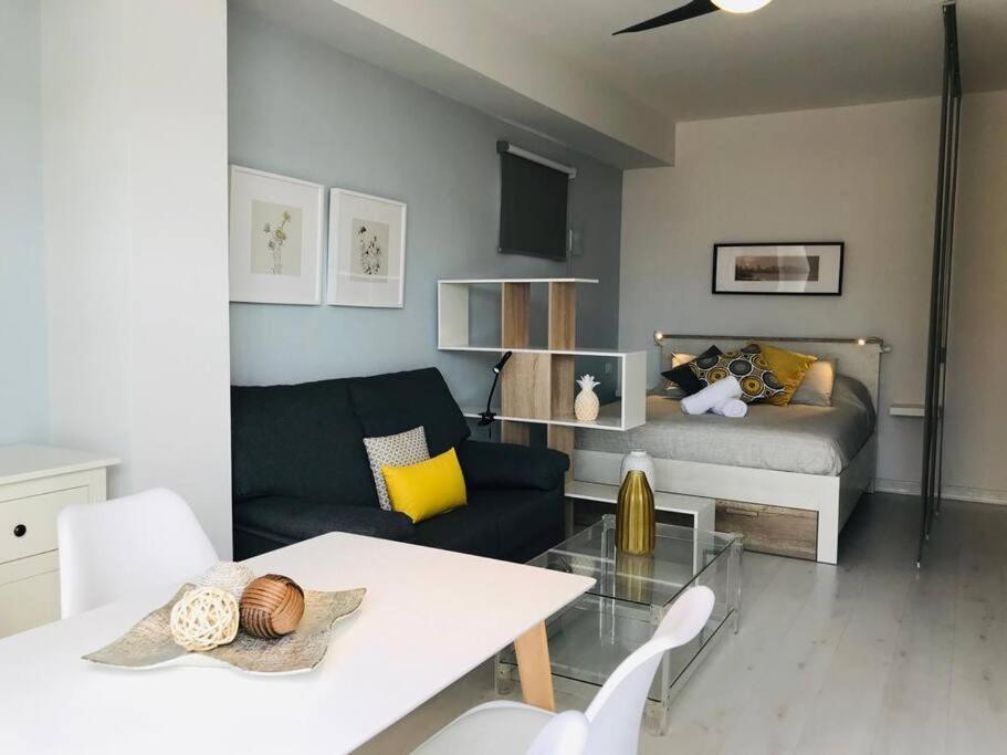 Estudio Con Amplia Terraza En *
