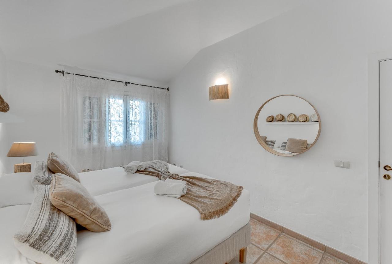 Charming With Private And Heated Pool Villa