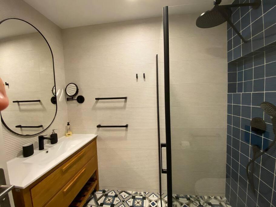 Stylish & Modern 1 Bedroom On Frontline Of Playa Del Duque Apartamento