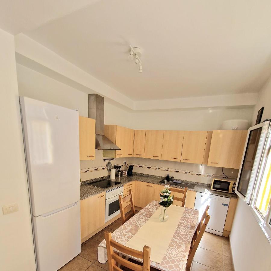 Spacious Chalet Next To The Sea - Airport *