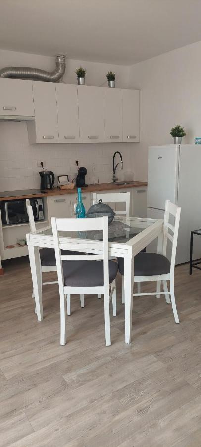 Appartement Lovely With Pool
