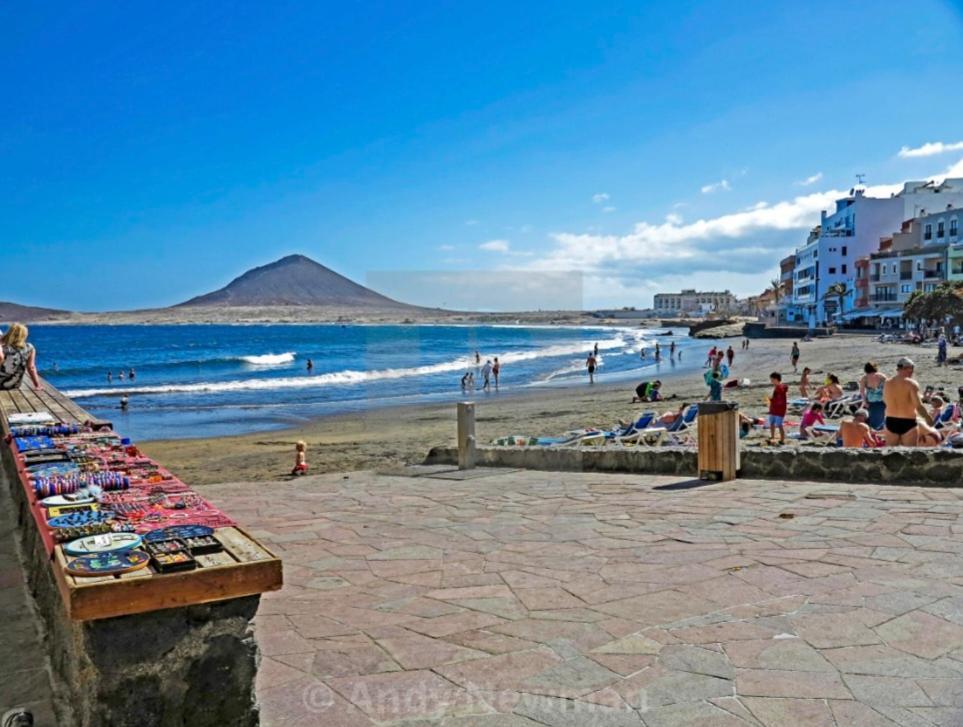 Spacious Chalet Next To The Sea - Airport Holiday home *