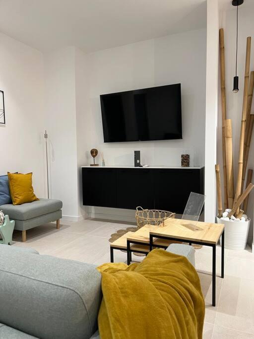 Apartment Detail *