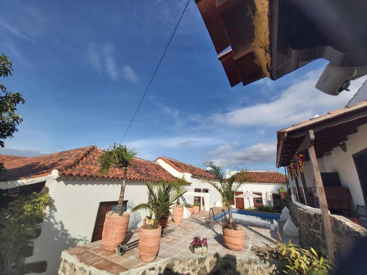 Villa Villa-sleeps4-parking-garden-pool-nearairport La Laguna (Tenerife)