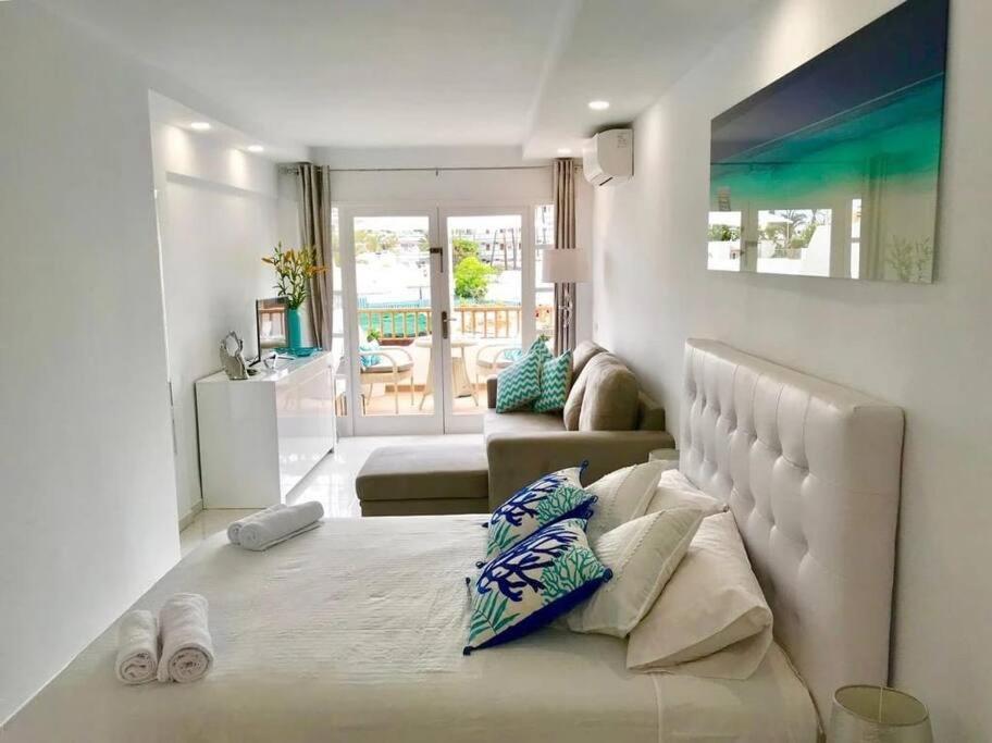 Modern Studio, Close To The