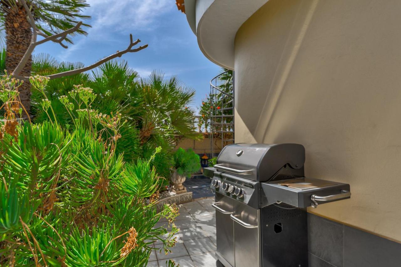 Marina Luxury Sea View Private Pool & Garden -