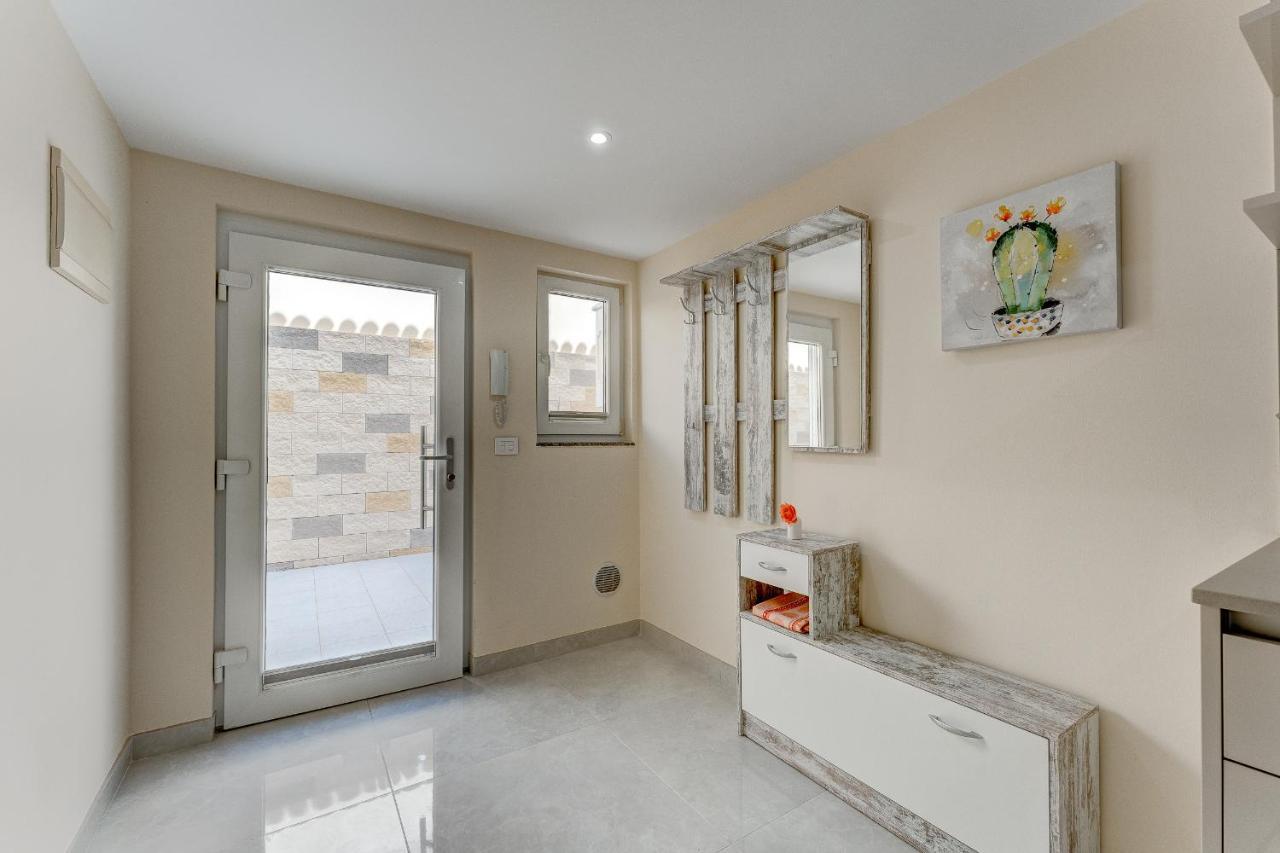 Marina Luxury Sea View Private Pool & Garden - Villa