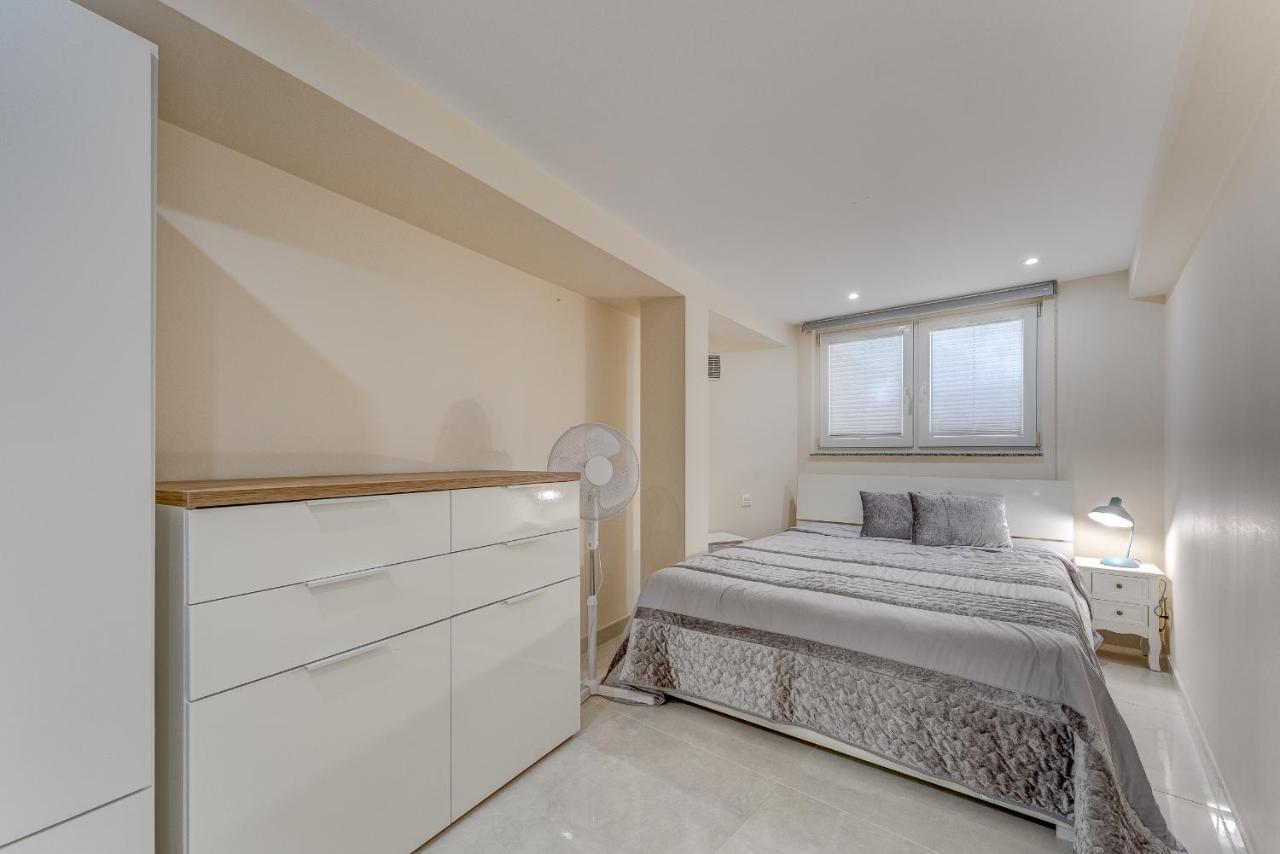 Villa Marina Luxury Sea View Private Pool & Garden -