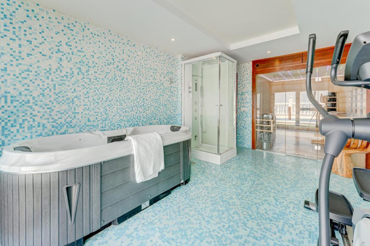 Marina Luxury Sea View Private Pool & Garden -