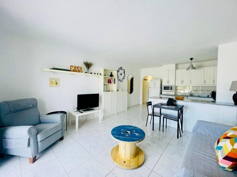 Apartment Comfy With Large Terrace Five Minutes From Ocean *