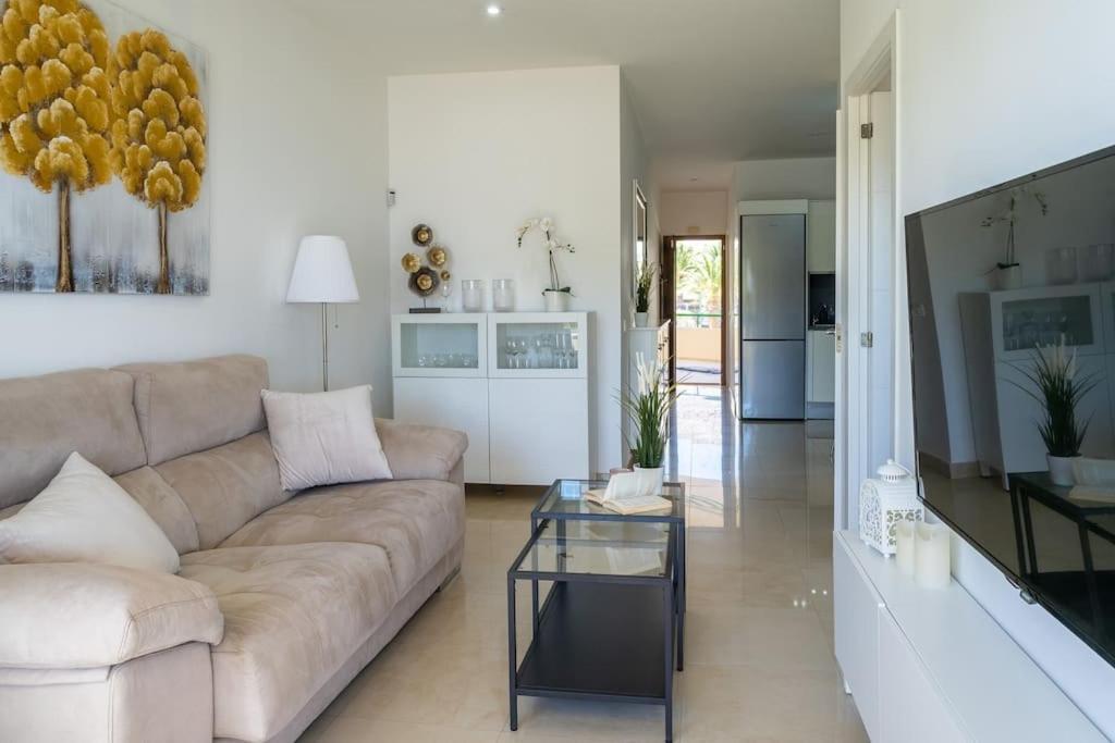 Apartment In Front Of The Ocean