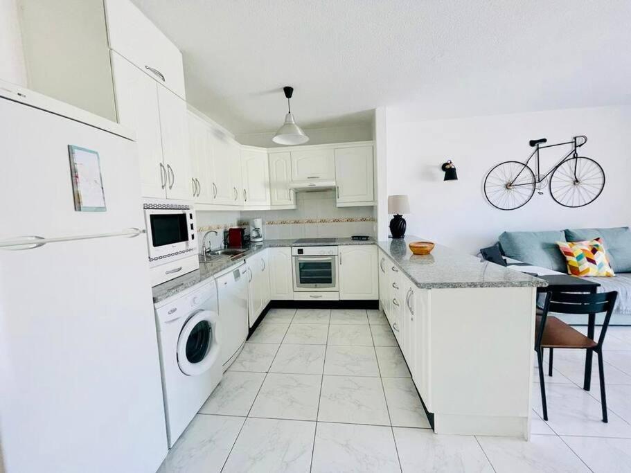 Apartment Comfy With Large Terrace Five Minutes From Ocean *